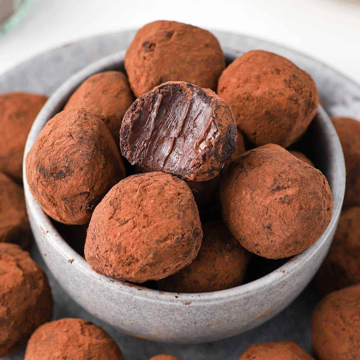 Dreamy Chocolate Truffles: A Luxurious Bite of Decadence